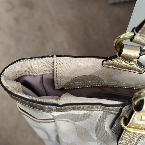 Used Coach Good Metallic Purse No. C1261-F19675. - Picture 13 of 16